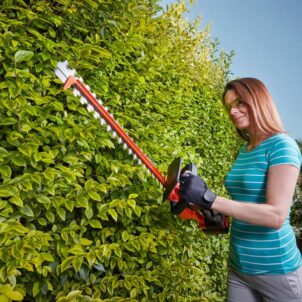 BCHTS3620L1 Hedge Trimmer with SAWBLADE™ 55cm 36V 1 x 2.0Ah Li-ion - Image 2