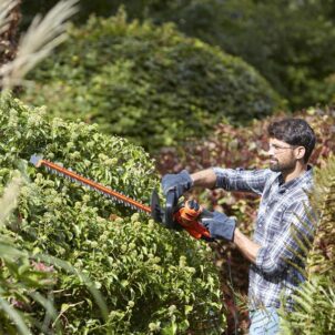 BEHTS401 Hedge Strimmer® with Saw Blade 55cm 500W 240V - Image 3