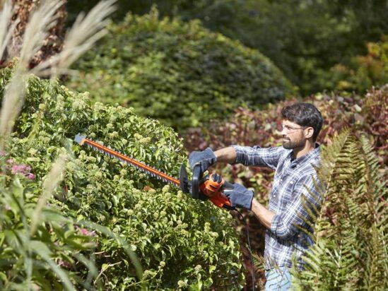 BEHTS401 Hedge Strimmer® with Saw Blade 55cm 500W 240V - Image 3