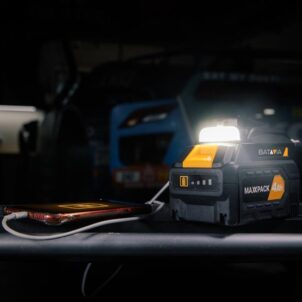Battery USB Charging Adapter & Flashlight 18V