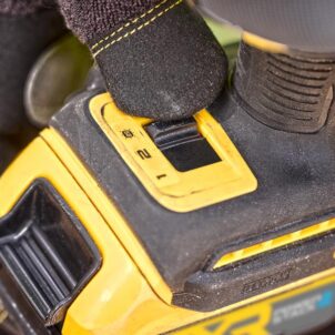 DCF870E2T Hyrdralic Impact Driver 18V 2 x 1.7Ah POWERSTACK™ Li-ion - Image 3