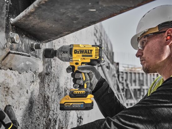 DCF900H2T POWERSTACK™ Impact Wrench 18V 2 x 5.0Ah Li-ion - Image 4