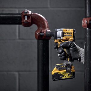 DCF922P2T XR BL 1/2in Impact Wrench 18V 2 x 5.0Ah Li-ion - Image 3