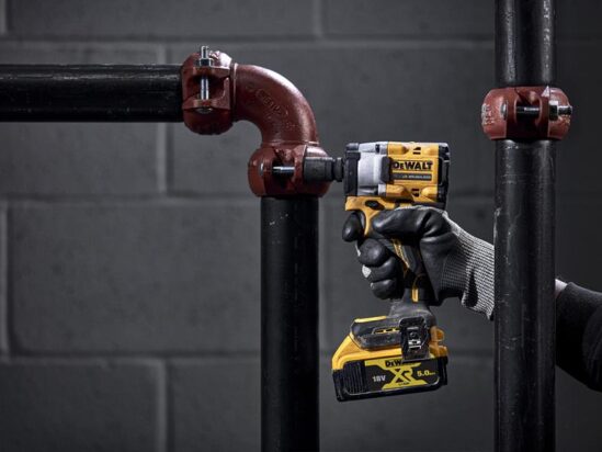 DCF922P2T XR BL 1/2in Impact Wrench 18V 2 x 5.0Ah Li-ion - Image 3