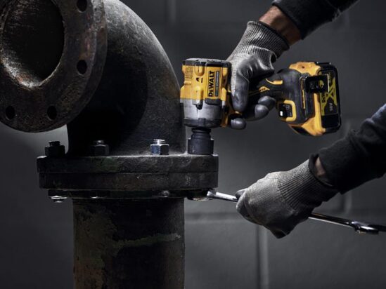 DCF922P2T XR BL 1/2in Impact Wrench 18V 2 x 5.0Ah Li-ion - Image 4