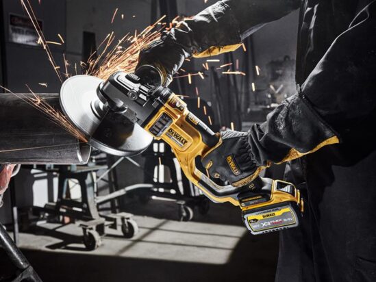 DCG460X2XR FlexVolt Angle Grinder 54V 2 x 3.0Ah Li-ion - Image 3