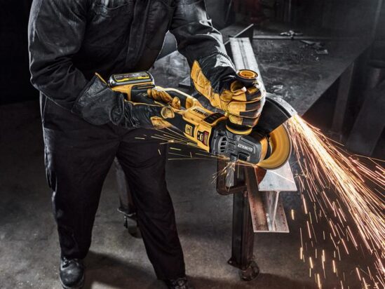 DCG460X2XR FlexVolt Angle Grinder 54V 2 x 3.0Ah Li-ion - Image 4