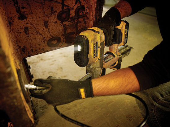 DCGG571M1 Cordless XR Grease Gun 18V 1 x 4.0Ah Li-ion - Image 3