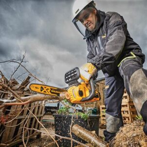 DCM565N XR Brushless Chainsaw 18V Bare Unit - Image 3