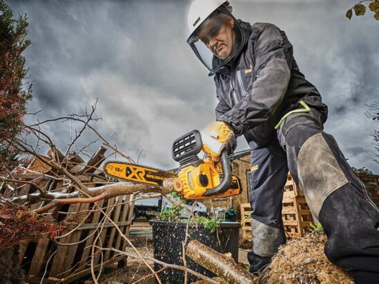DCM565N XR Brushless Chainsaw 18V Bare Unit - Image 3