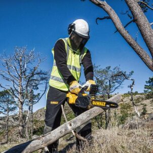 DCM565N XR Brushless Chainsaw 18V Bare Unit - Image 2