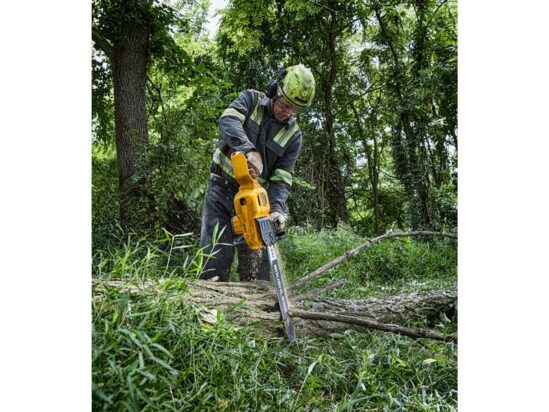 DCMCS575N XR FlexVolt Chainsaw 50cm Bar 54V Bare Unit - Image 3
