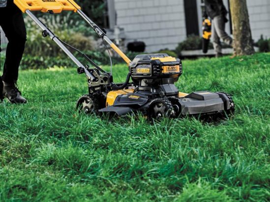 DCMSP564N XR Brushless Self-Propelled Lawnmower 53cm 36V Bare Unit - Image 2