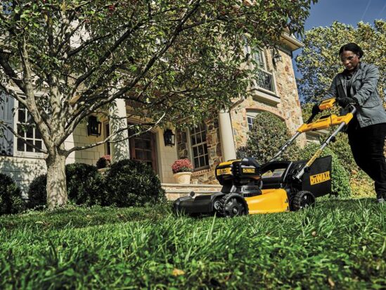 DCMSP564N XR Brushless Self-Propelled Lawnmower 53cm 36V Bare Unit - Image 3