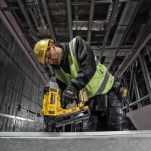 DCN890P2 XR Brushless Concrete Nailer 18V 2 x 5.0Ah Li-ion - Image 3
