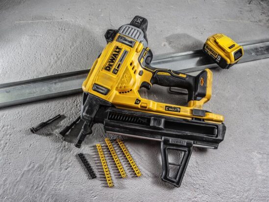 DCN890P2 XR Brushless Concrete Nailer 18V 2 x 5.0Ah Li-ion - Image 4