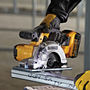 DCS373N XR Metal Cutting Circular Saw 140mm 18V Bare Unit
