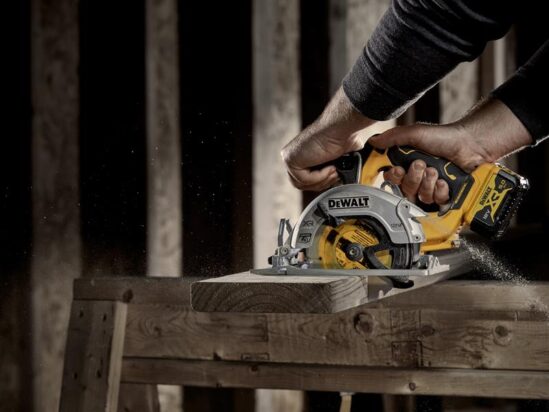 DCS512D2 Brushless XR Circular Saw 12V 2 x 5.0Ah Li-ion - Image 3