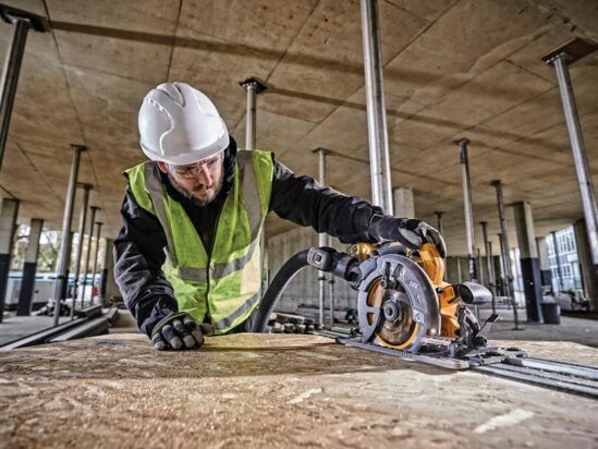 DCS579T2 XR FlexVolt Circular Saw 190mm 54V 2 x 2.0Ah Li-ion - Image 3