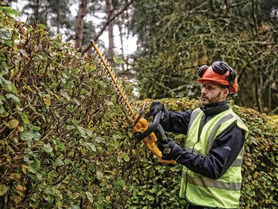 DCMHT563N XR Hedge Trimmer 18V Bare Unit - Image 2