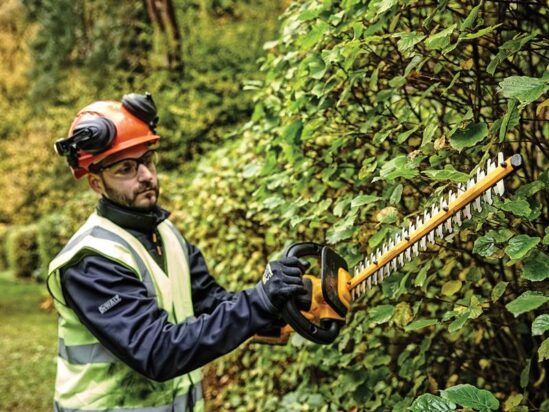 DCMPH566N XR Pole Hedge Trimmer 18V Bare Unit - Image 3