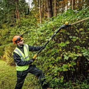 DCMPH566N XR Pole Hedge Trimmer 18V Bare Unit - Image 4