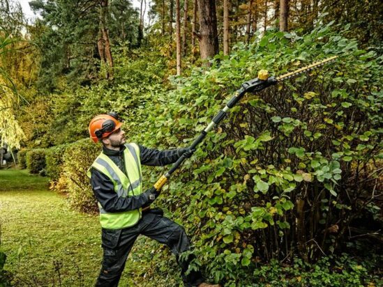 DCMPH566N XR Pole Hedge Trimmer 18V Bare Unit - Image 4
