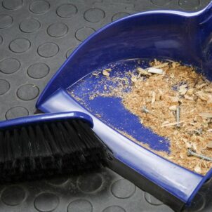 Plastic Dustpan & Brush Set - Image 3