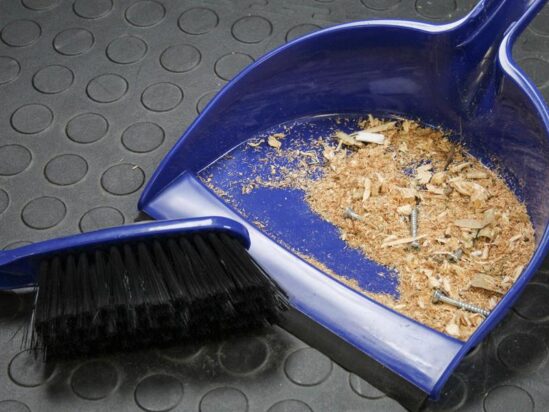 Plastic Dustpan & Brush Set - Image 3