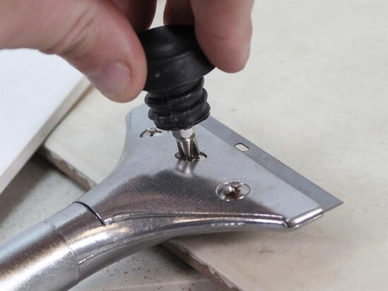 Heavy-Duty Long Handled Scraper 100mm (4in) - Image 5
