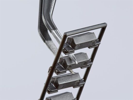Universal Bent Nose Tweezers 155mm - Image 4
