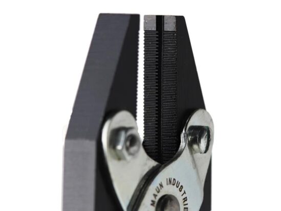 Flat Nose Pliers, Serrated Jaws 160mm - Image 3