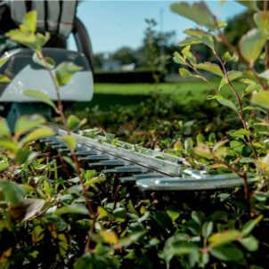 AHS 18-55 V Hedge Trimmer 18V Bare Unit - Image 4