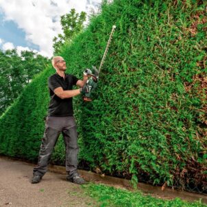 AHS 18-65 V Hedge Trimmer 18V Bare Unit - Image 3