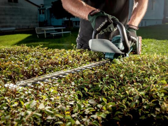 AHS 18-65 V Hedge Trimmer 18V Bare Unit - Image 4