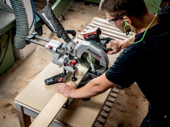 KGS 18 LTX BL 254 Brushless Mitre Saw 18V 1 x 4.0Ah Li-ion - Image 2