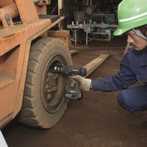 EY7552X Heavy-Duty Impact Wrench 18V Bare Unit - Image 2