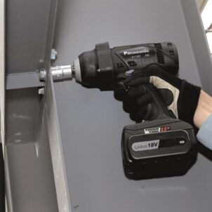 EY7552X Heavy-Duty Impact Wrench 18V Bare Unit - Image 3