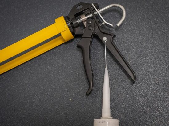 Roughneck Heavy Duty Sealant Gun 10.1/2 IN - Image 2