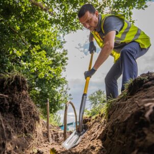 Long Handled Trenching Shovel - Image 4