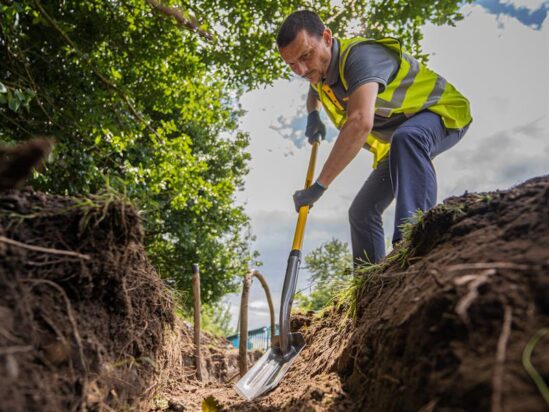 Long Handled Trenching Shovel - Image 4