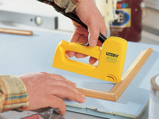 R83 Handy Fine Wire Staple Gun - Image 3