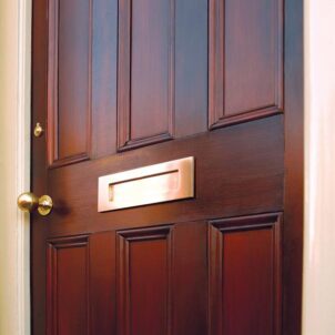10 Year Woodstain Walnut 750ml - Image 3