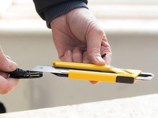 Self-Locking Snap-Off Knife 18mm - Image 3