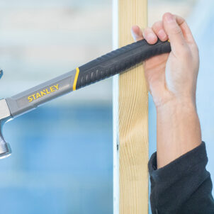 Curved Claw Hammer Fibreglass Shaft 450g (16oz) - Image 2