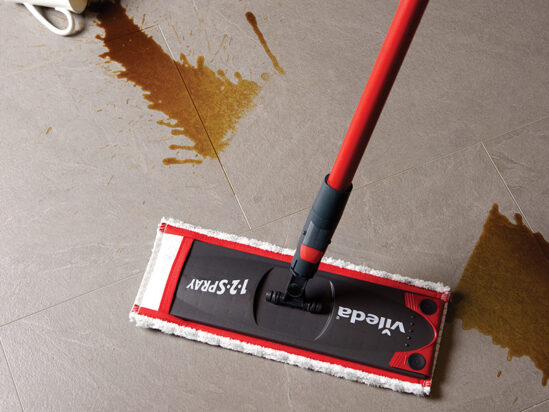1-2 Spray Mop Head & Handle - Image 4