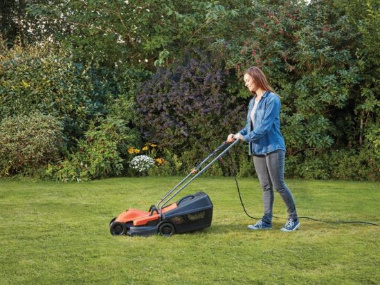 BEMW451 Electric Lawnmower 32cm 1200W 240V - Image 3